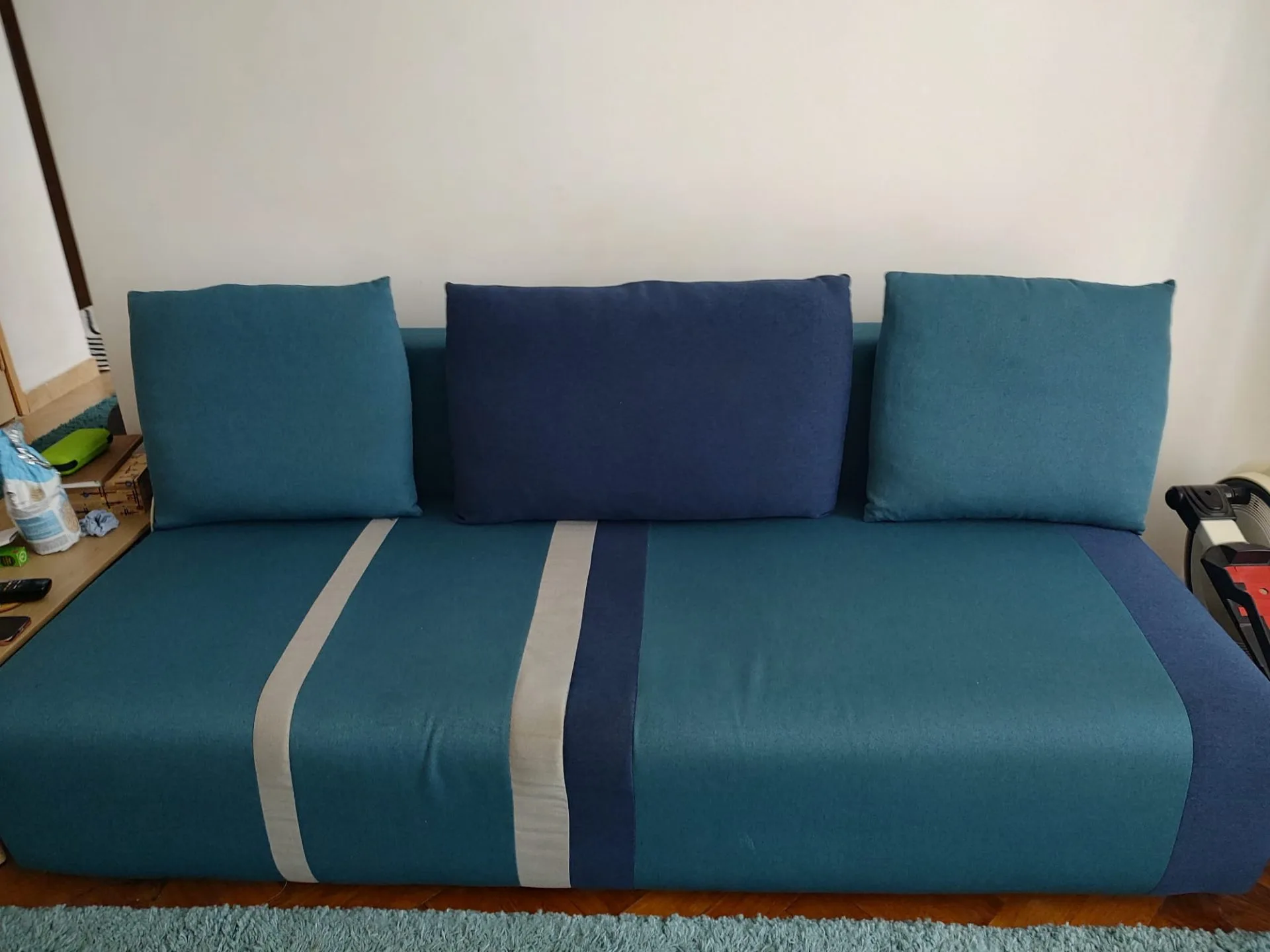 canapea extensibila cu spatiu de depozitare
