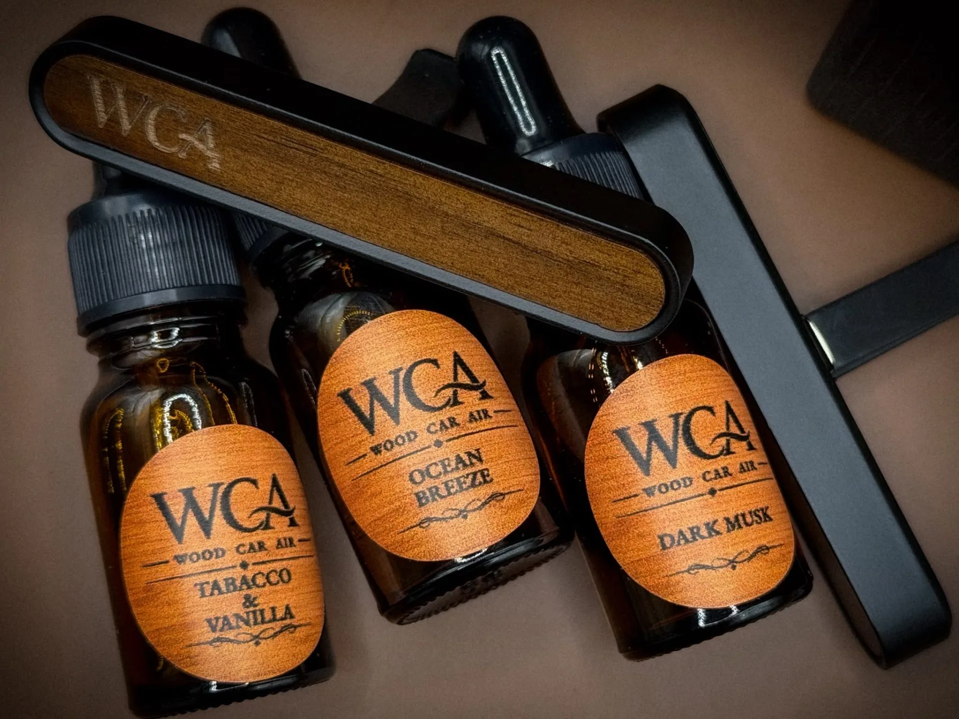 WCA Wood Car Air – Odorizant Auto Premium din Lemn | Reîncărcabil |