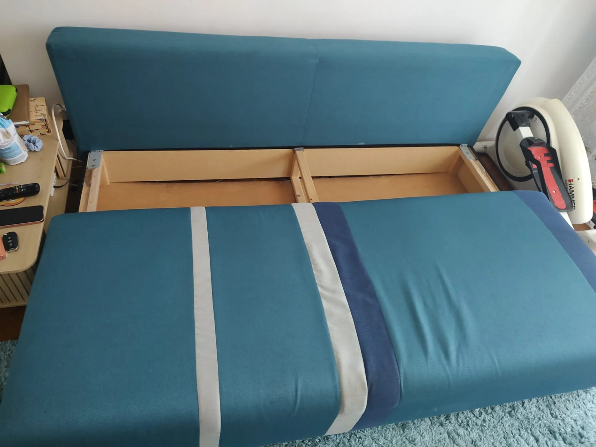 canapea extensibila cu spatiu de depozitare