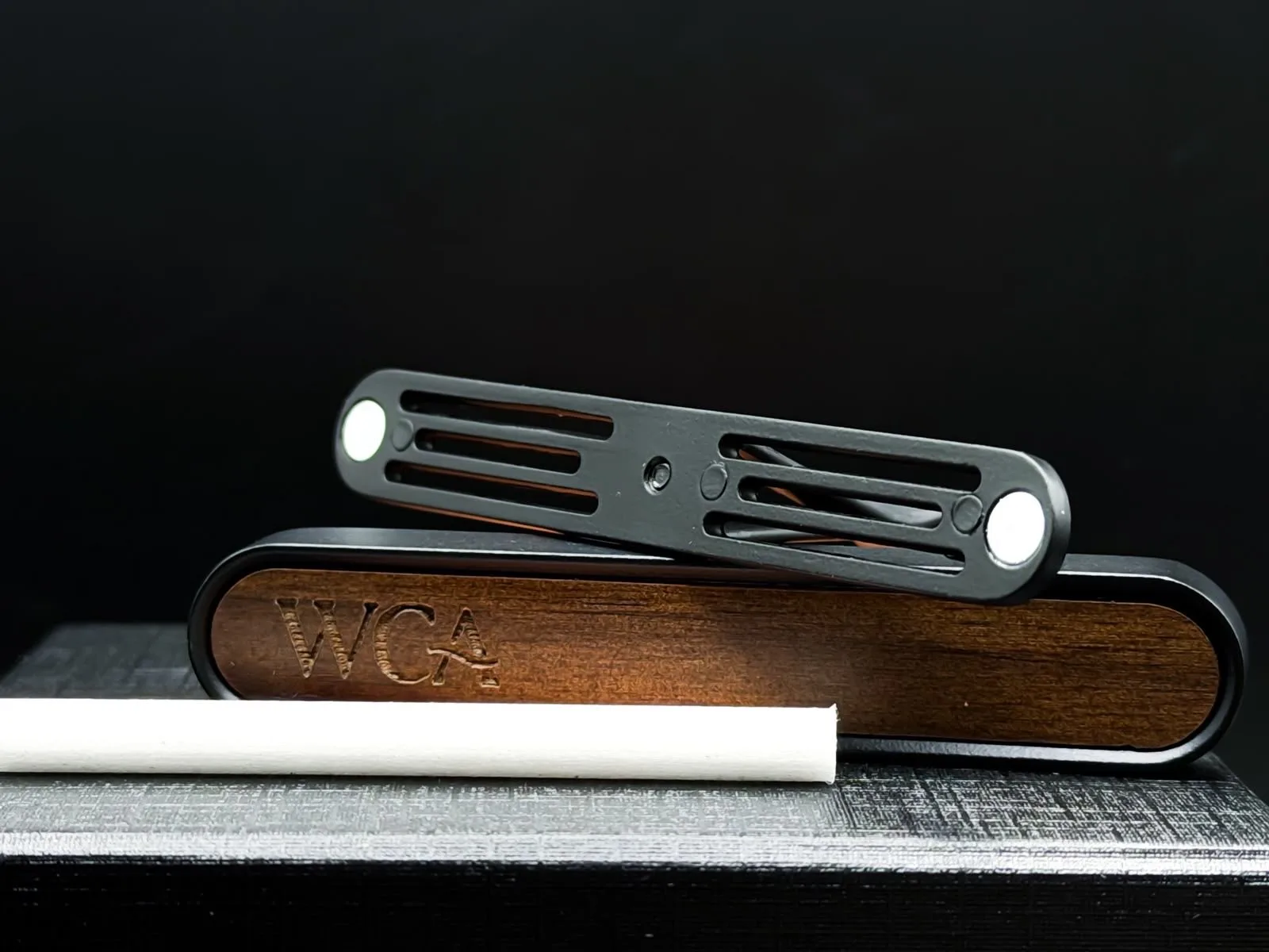 WCA Wood Car Air – Odorizant Auto Premium din Lemn | Reîncărcabil |